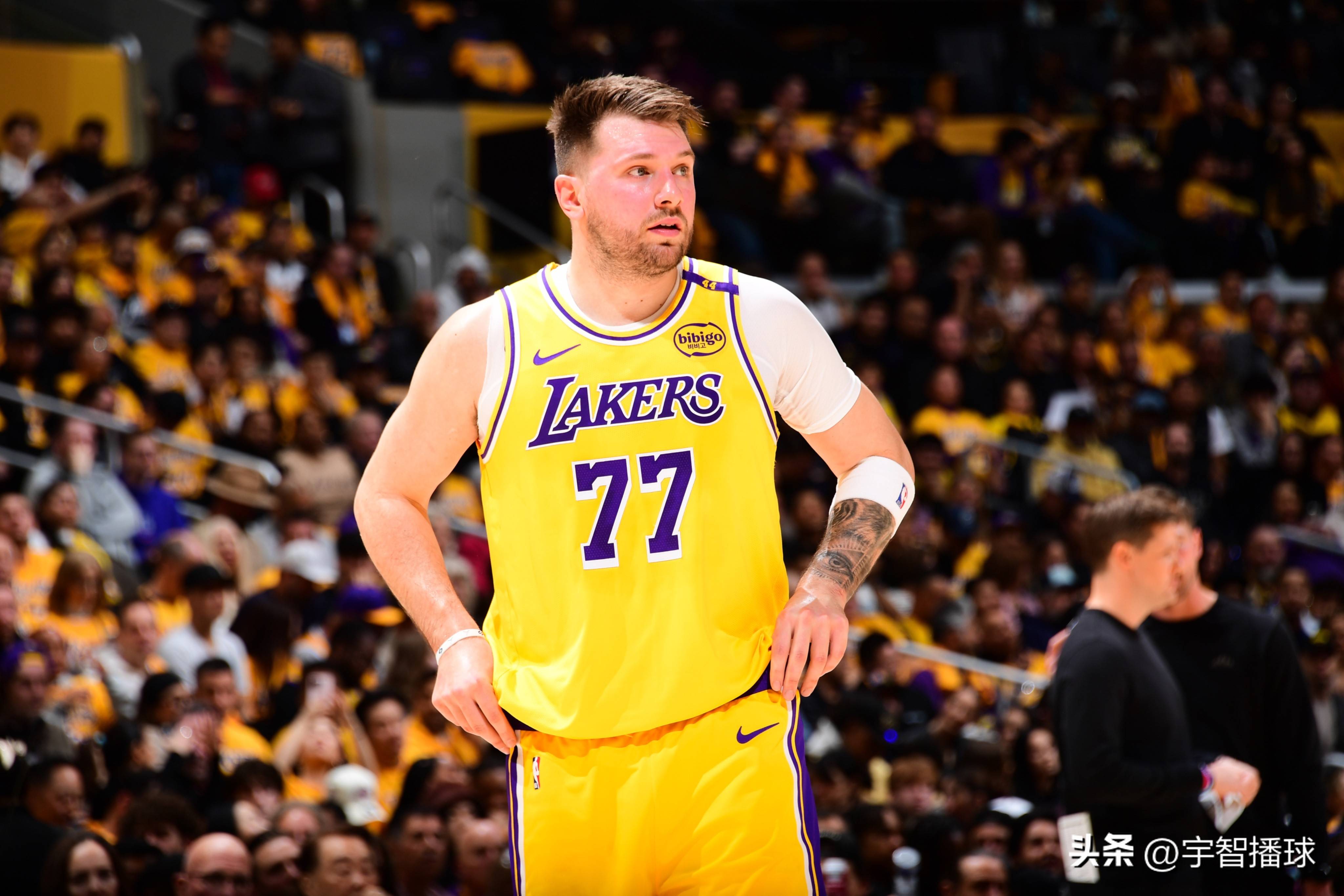 NG28-刷新纪录首场状态出色，FPX观众沸腾！，东契奇重返赛场热度持续攀升的简单介绍