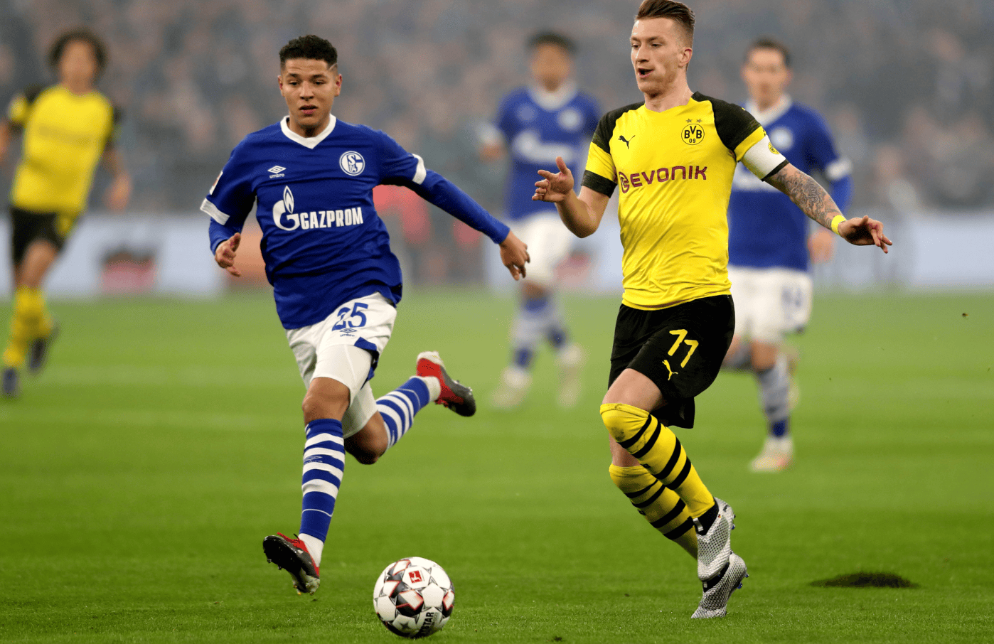  效力于比利亚雷亚尔的球星 