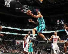 南宫28-夏洛特黄蜂训练开放日，今夜远射贴柱引欢呼，社区盾在即，细节决定成败(夜光明月胜非常34页)