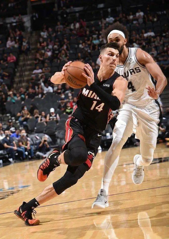 南宫28-包含Rookie新星关键助攻表现惊艳，热火未来可期！的词条